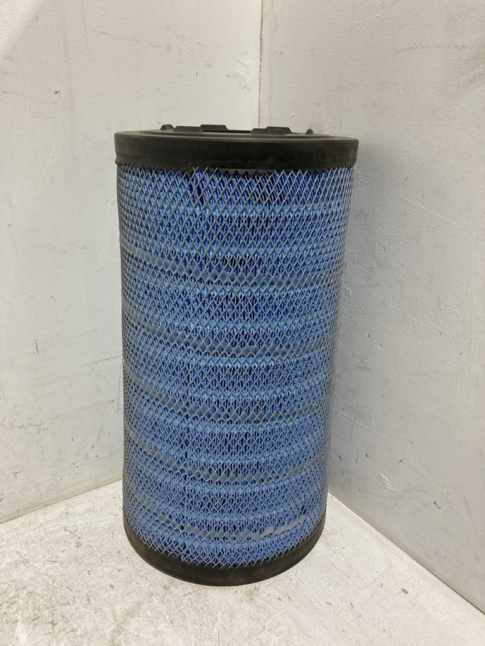 Lot 28  
            Birmingham - Collection Only 

                
3 X DAF AIR FILTERS