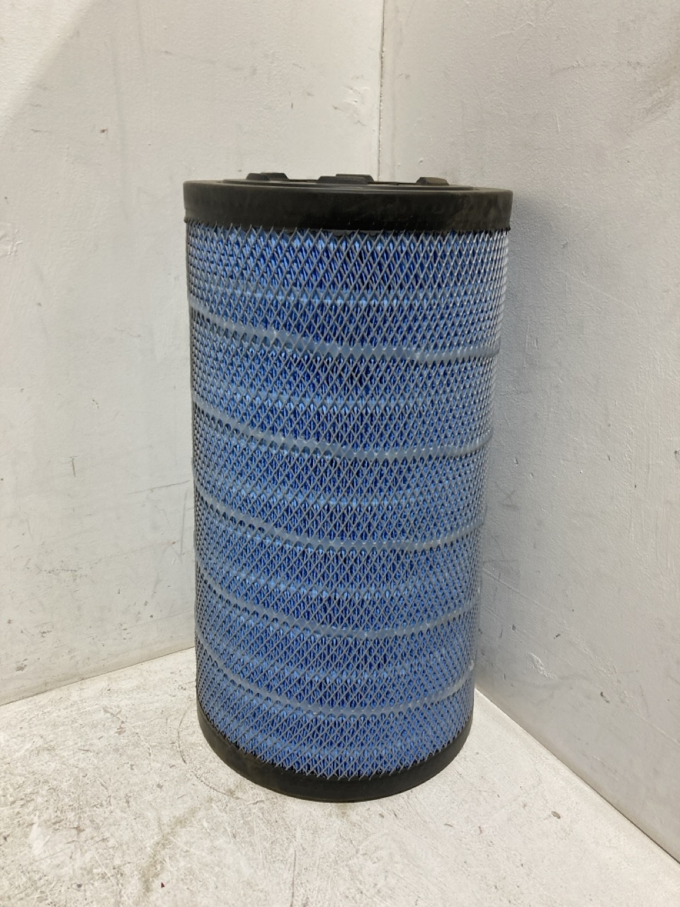 Lot 28  
            Birmingham - Collection Only 

                
3 X DAF AIR FILTERS