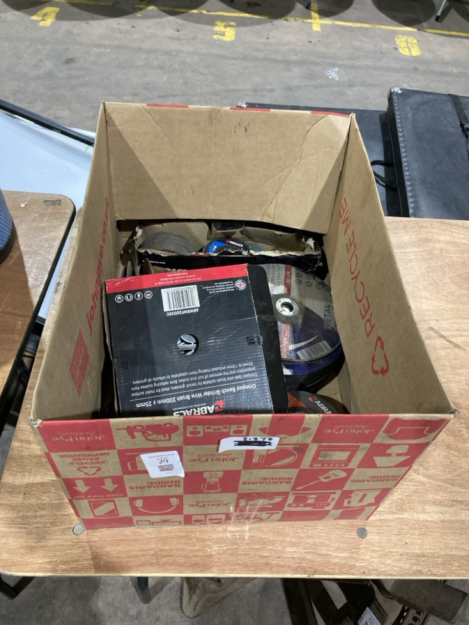 Lot 29  
            Birmingham - Collection Only 

                
ASSORTMENT OF GRINDING WHEELS TO INCLUDE ABRACS