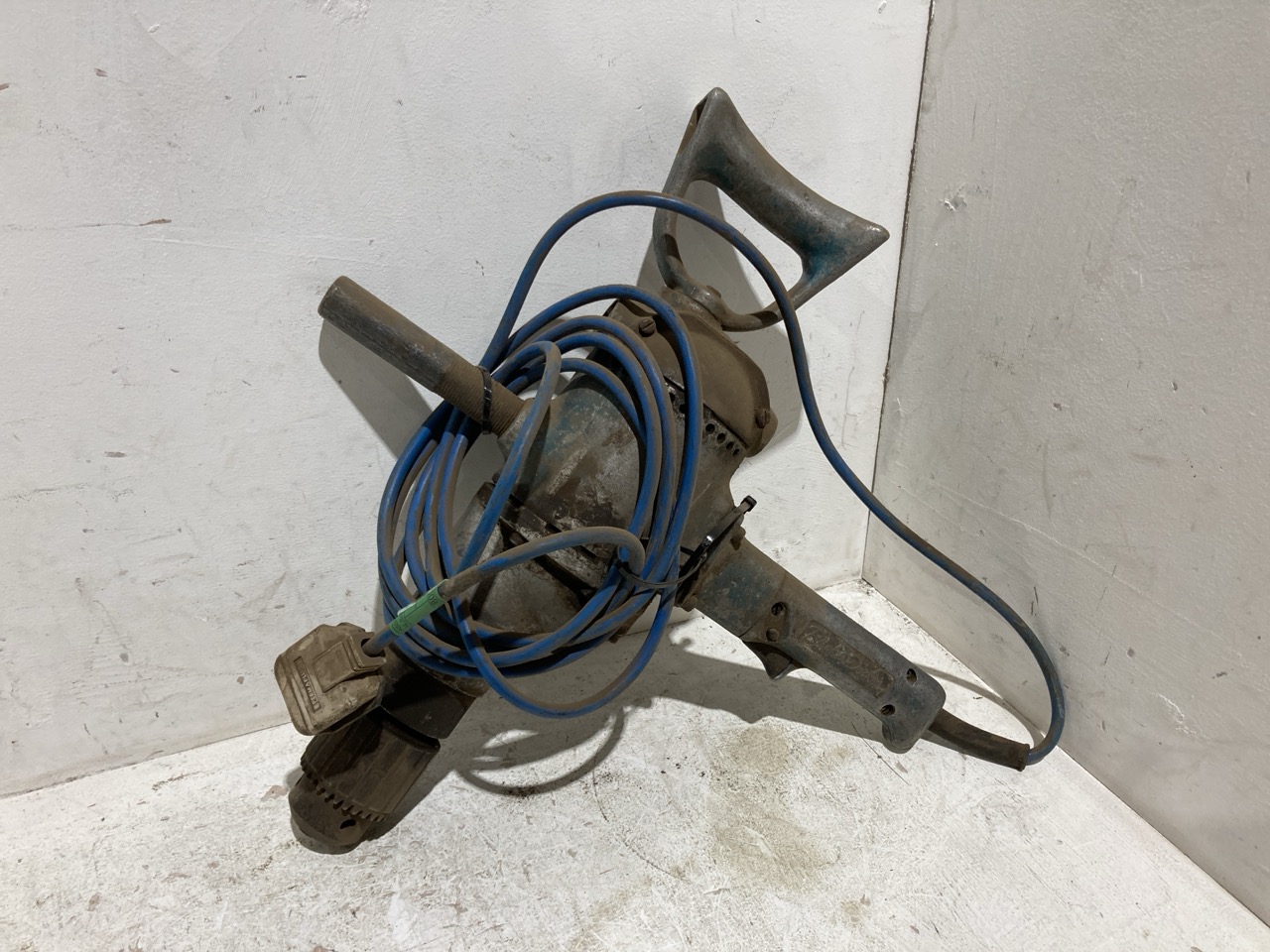 Lot 30  
            Birmingham - Collection Only 

                
ASSORTMENT OF TOOLS TO INCLUDE A RECIPROCATING SAW - Image 3