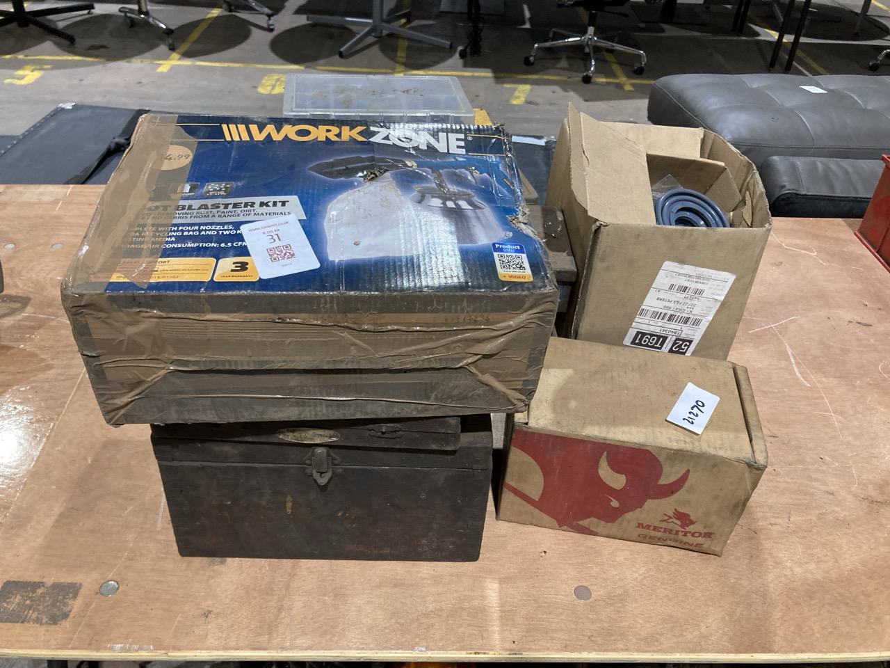 Lot 31  
            Birmingham - Collection Only 

                
ASSORTMENT OF PARTS TO INCLUDE A GPS DEVICE