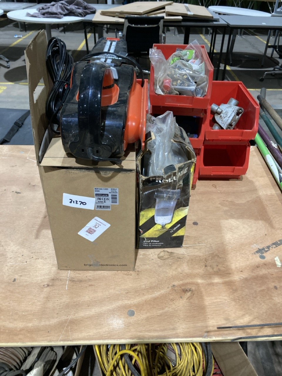 Lot 32  
            Birmingham - Collection Only 

                
ASSORTMENT OF TOOLS AND PARTS TO INCLUDE FUEL FILTER KIT