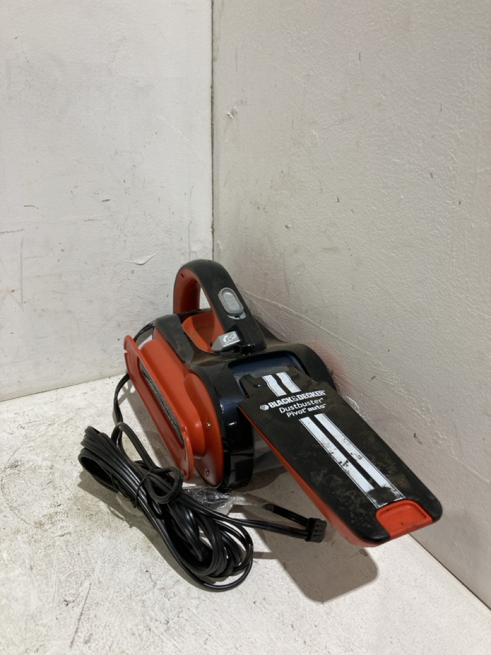 Lot 32  
            Birmingham - Collection Only 

                
ASSORTMENT OF TOOLS AND PARTS TO INCLUDE FUEL FILTER KIT - Image 2