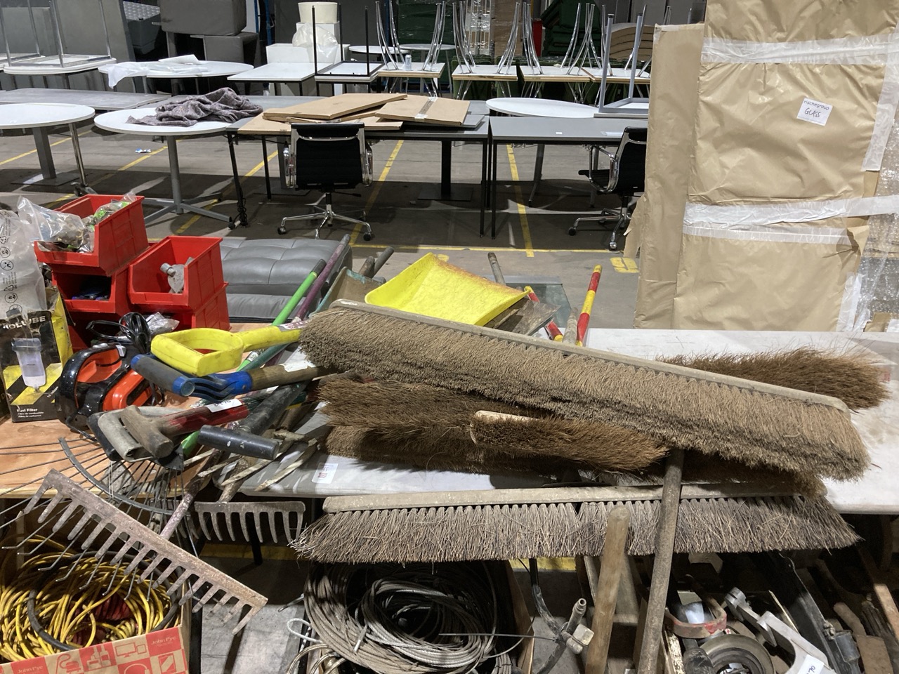 Lot 33  
            Birmingham - Collection Only 

                
ASSORTMENT OF BRUSHES, SHOVELS AND RAKES