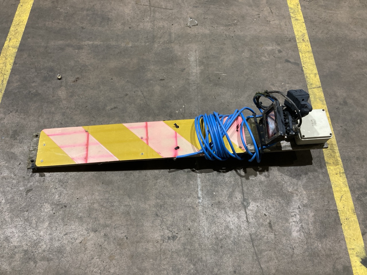 Lot 40  
            Birmingham - Collection Only 

                
PALLET OF SAFETY MARKER BOARDS - Image 2