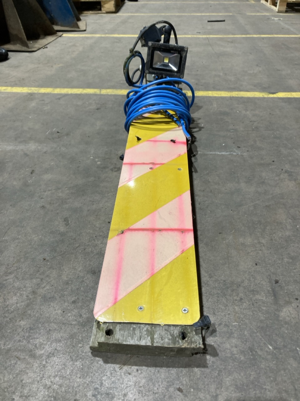 Lot 40  
            Birmingham - Collection Only 

                
PALLET OF SAFETY MARKER BOARDS - Image 3
