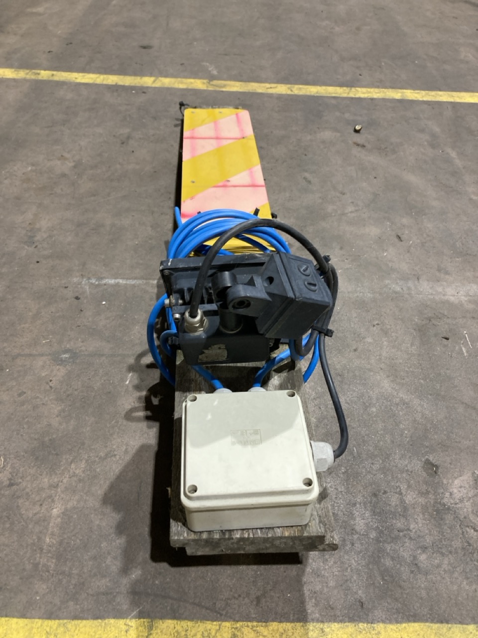 Lot 40  
            Birmingham - Collection Only 

                
PALLET OF SAFETY MARKER BOARDS - Image 4