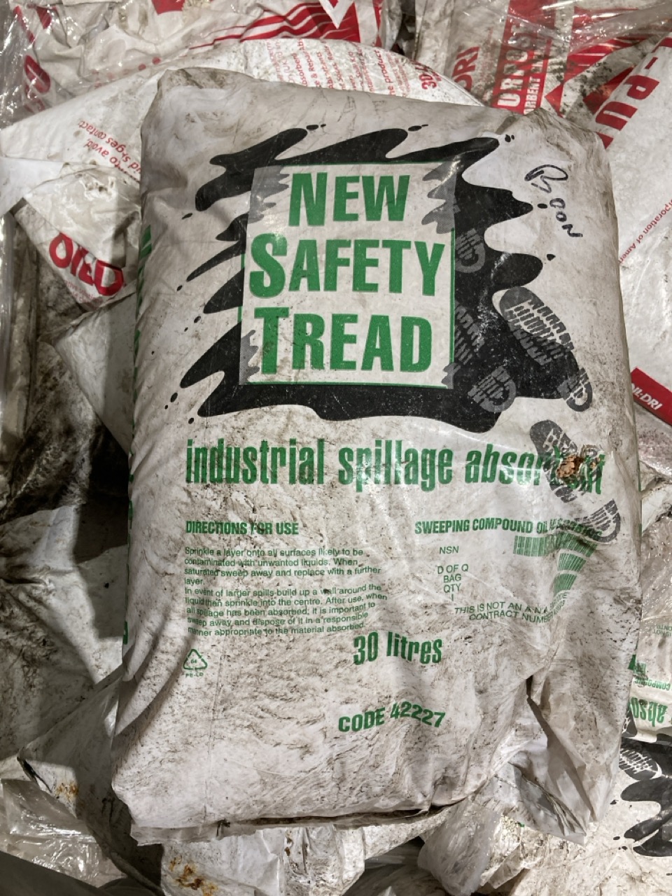 Lot 41  
            Birmingham - Collection Only 

                
PALLET OF FLOOR ABSORBENT GRANULES - Image 3