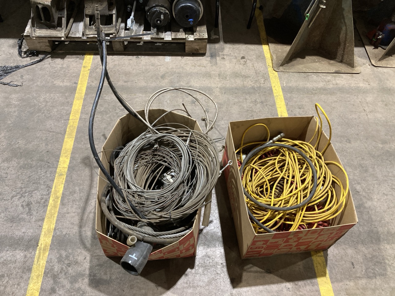 Lot 48  
            Birmingham - Collection Only 

                
ASSORTMENT OF STEEL WIRE ROPE AND HOSES