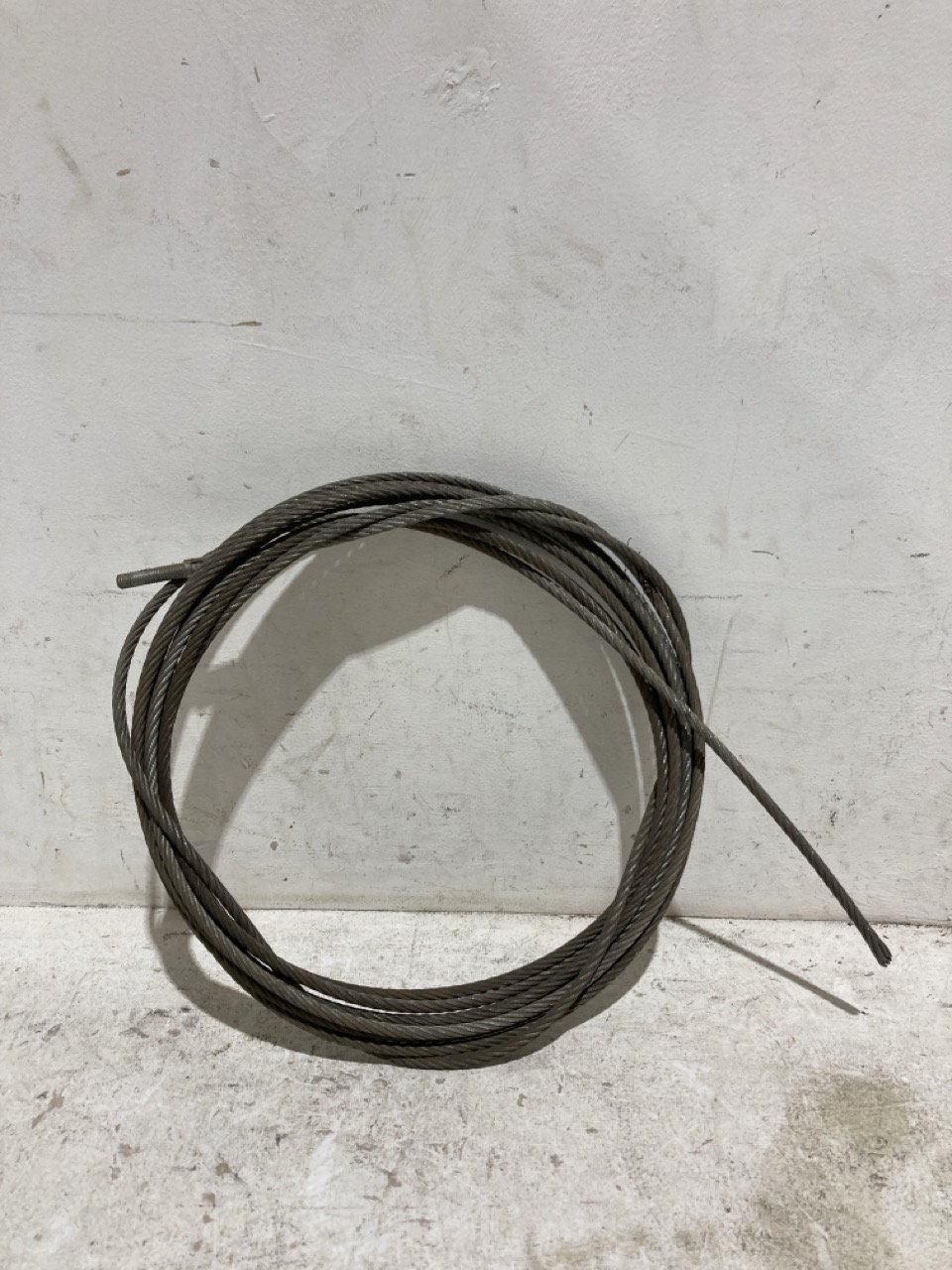 Lot 48  
            Birmingham - Collection Only 

                
ASSORTMENT OF STEEL WIRE ROPE AND HOSES - Image 2