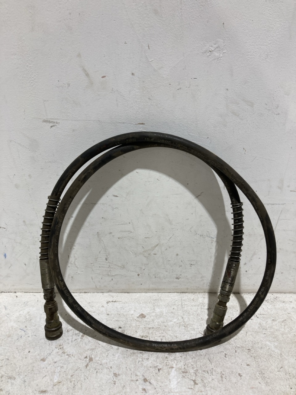 Lot 48  
            Birmingham - Collection Only 

                
ASSORTMENT OF STEEL WIRE ROPE AND HOSES - Image 4