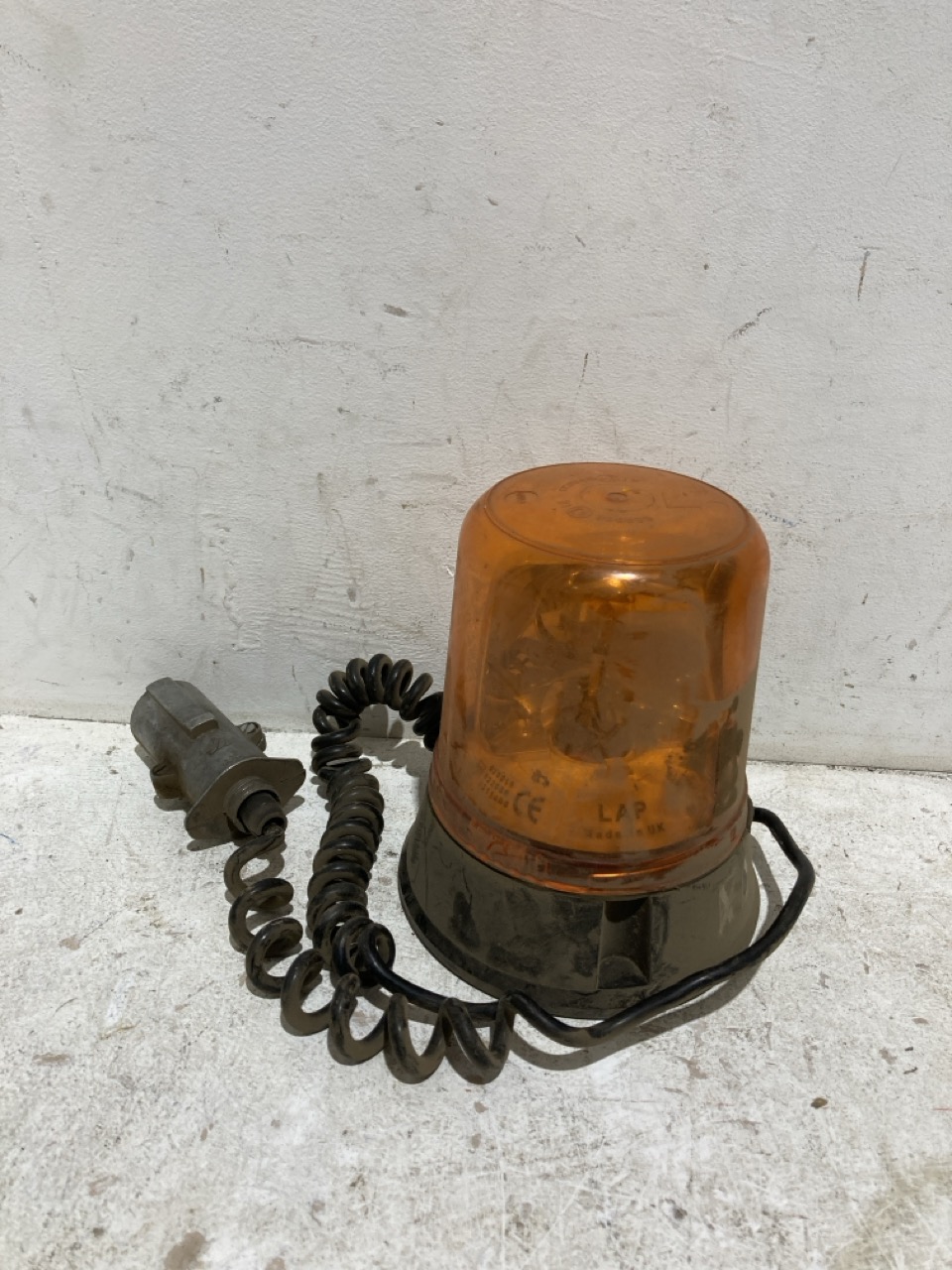 Lot 49  
            Birmingham - Collection Only 

                
ASSORTMENT OF LORRY PARTS AND ELECTICAL WIRE TO INCLUDE AMBER BEACON LIGHT - Image 3