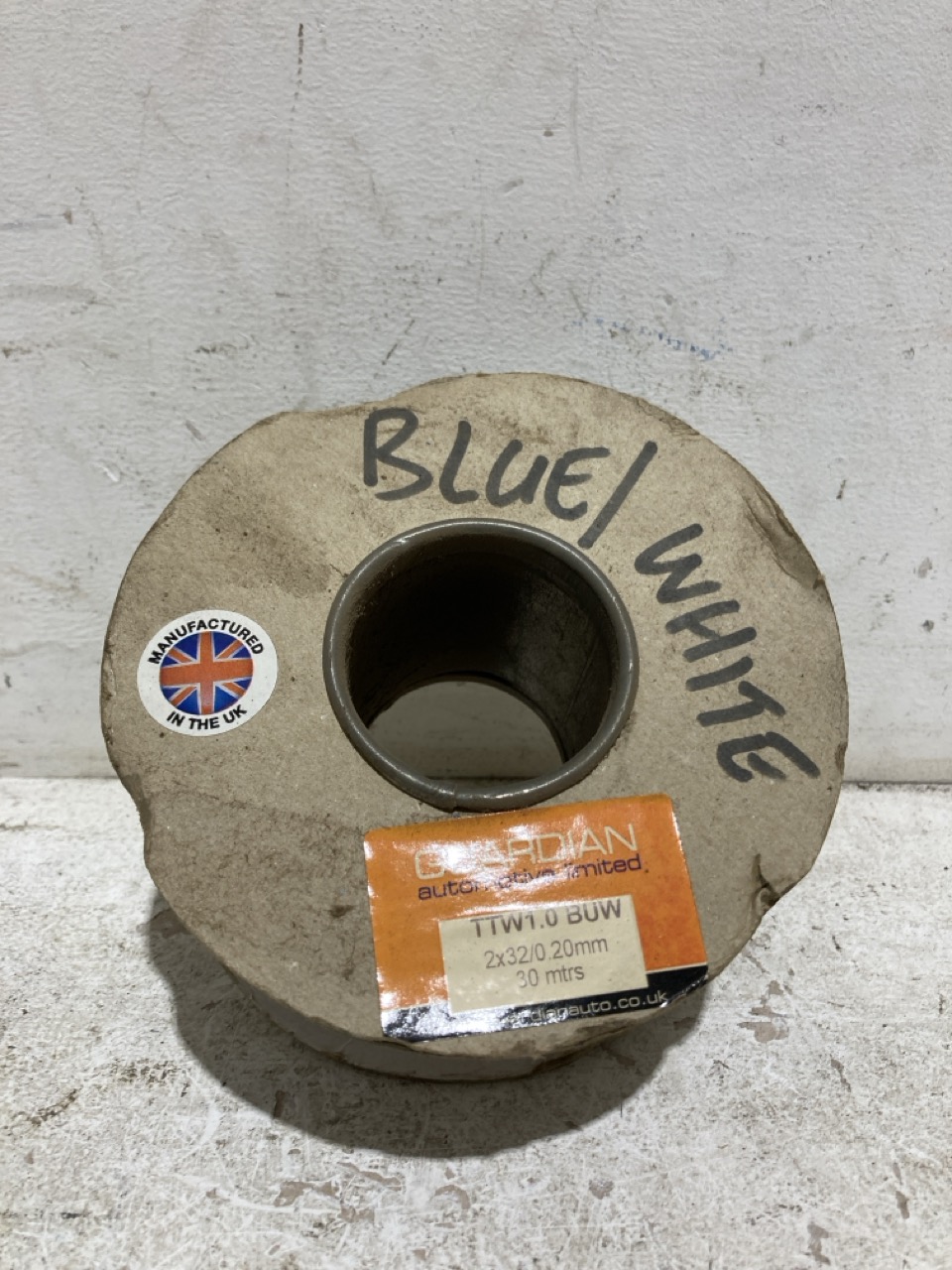 Lot 49  
            Birmingham - Collection Only 

                
ASSORTMENT OF LORRY PARTS AND ELECTICAL WIRE TO INCLUDE AMBER BEACON LIGHT - Image 4