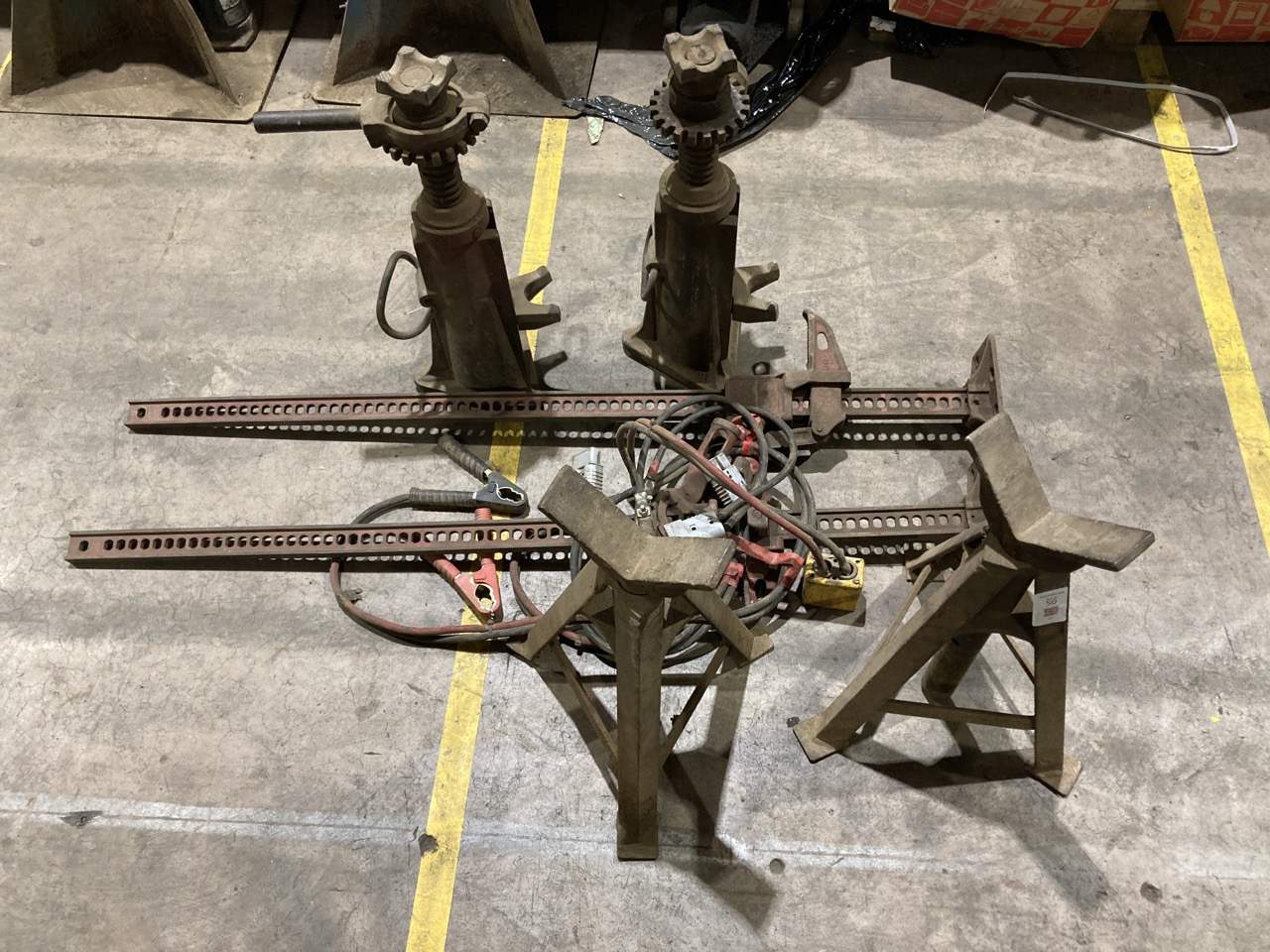 Lot 50  
            Birmingham - Collection Only 

                
ASSORTMENT OF TOOLS TO INCLUDE JACK STANDS AND RACHET SCREW JACKS