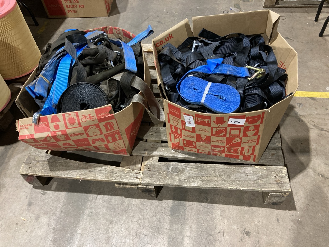 Lot 52  
            Birmingham - Collection Only 

                
QUANTITY OF TIE-DOWN LASHING STRAPS