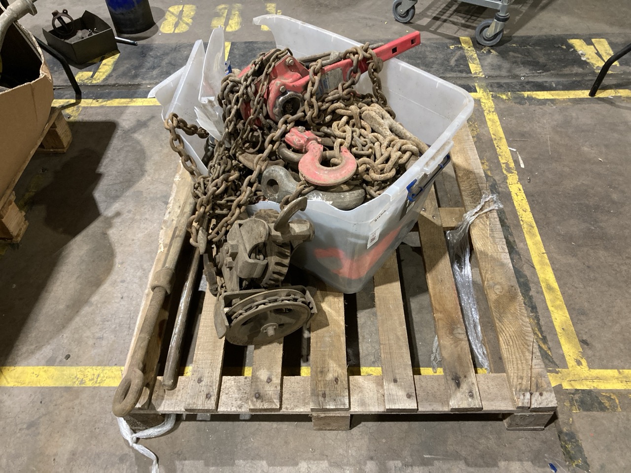 Lot 53  
            Birmingham - Collection Only 

                
ASSORTMENT OF TOOLS TO INCLUDE DROP FORGED TURNBUCKLE