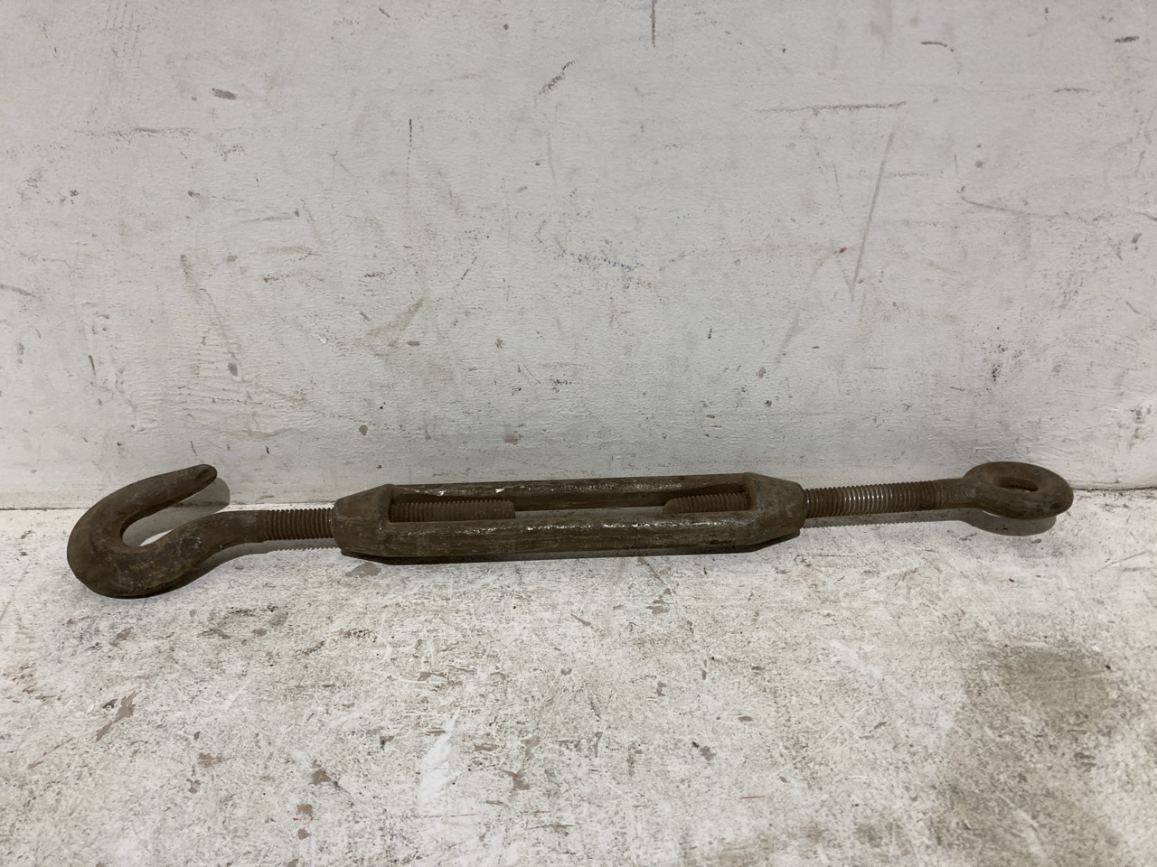 Lot 53  
            Birmingham - Collection Only 

                
ASSORTMENT OF TOOLS TO INCLUDE DROP FORGED TURNBUCKLE