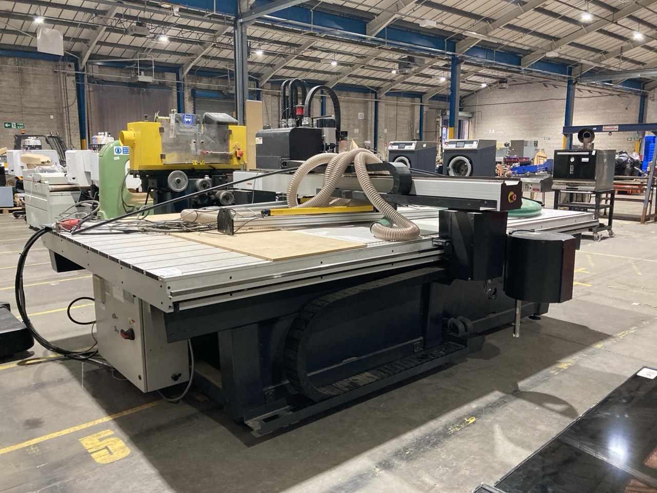 Lot 5  
            Birmingham - Collection Only 

                
2021 AXYZ TRIDENT MODEL 6010 CNC ROUTER S/N 7719-7609