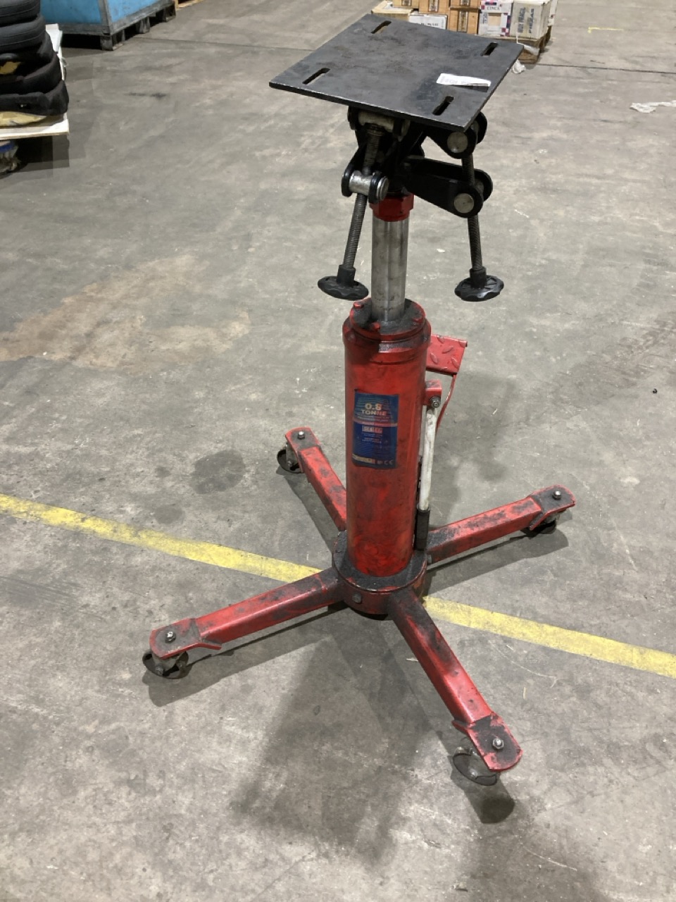 Lot 62  
            Birmingham - Collection Only 

                
SEALEY 800TTJ 0.8 TONNE TELESCOPIC VERTICAL TRANSMISSION JACK - Image 2