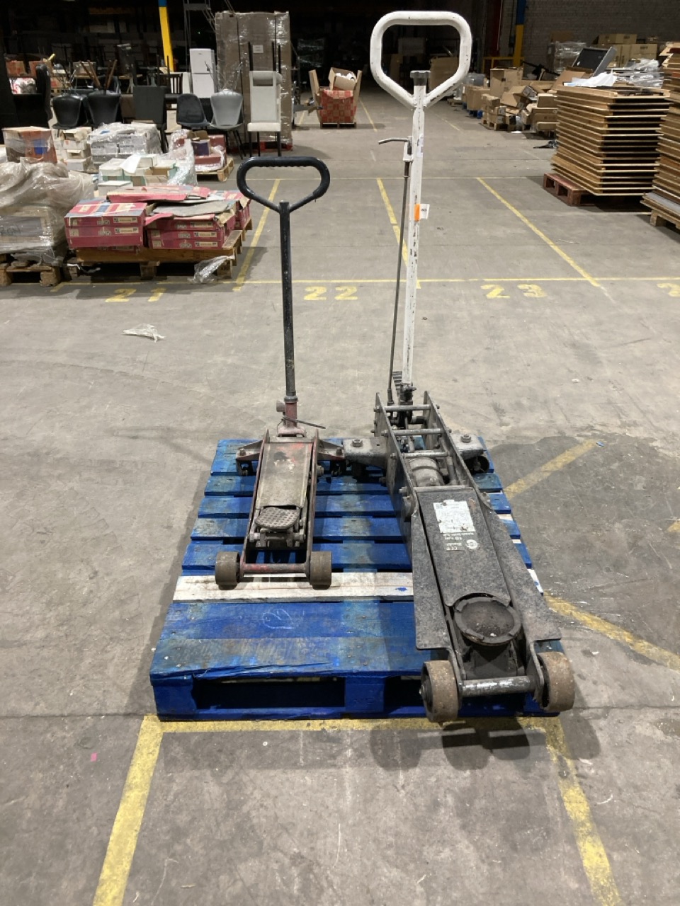 Lot 65  
            Birmingham - Collection Only 

                
QUANTITY OF HEAVY DUTY HYDRAULIC TROLLEY JACKS