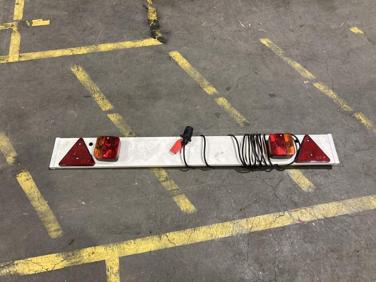 Lot 67  
            Birmingham - Collection Only 

                
ASSORTMENT OF TOOLS AND PARTS TO INCLUDE CHICAGO PNEUMATIC 1/2 INCH AIR IMPACT GUN - Image 4