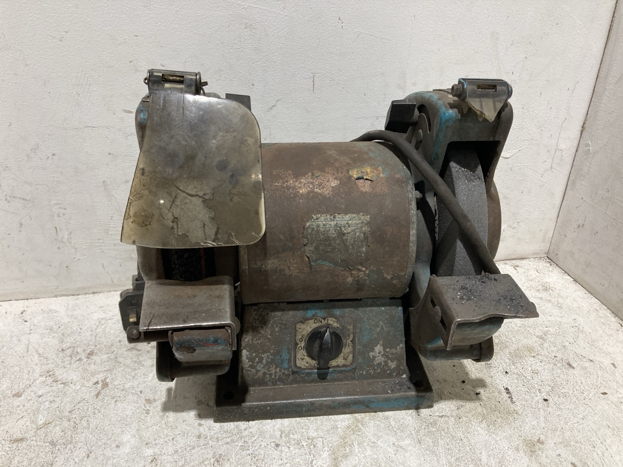 Lot 68  
            Birmingham - Collection Only 

                
ASSORTMENT OF TOOLS TO INCLUDE INGERSOLL RAND 2950B7 AIR IMPACT GUN
