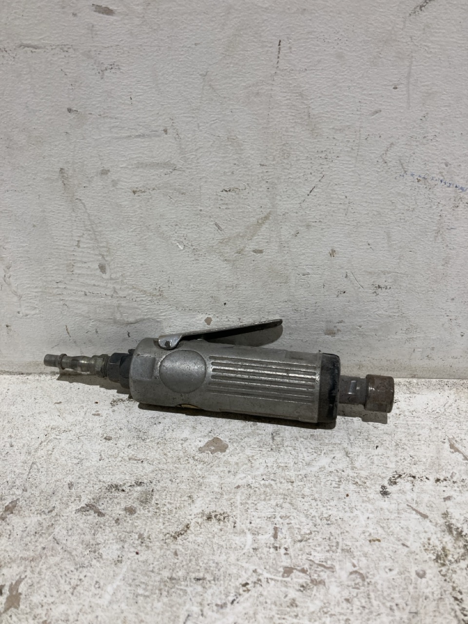 Lot 69  
            Birmingham - Collection Only 

                
ASSORTMENT OF TOOLS TO INCLUDE VINTAGE SNAP ON PH50D PNEUMATIC AIR HAMMER