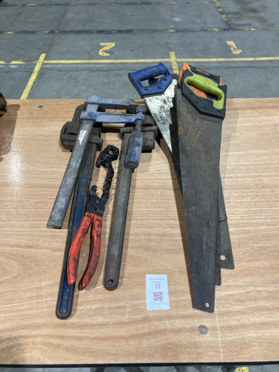 Lot 71  
            Birmingham - Collection Only 

                
ASSORTMENT OF TOOLS TO INCLUDE EXHAUST PIPE CUTTER