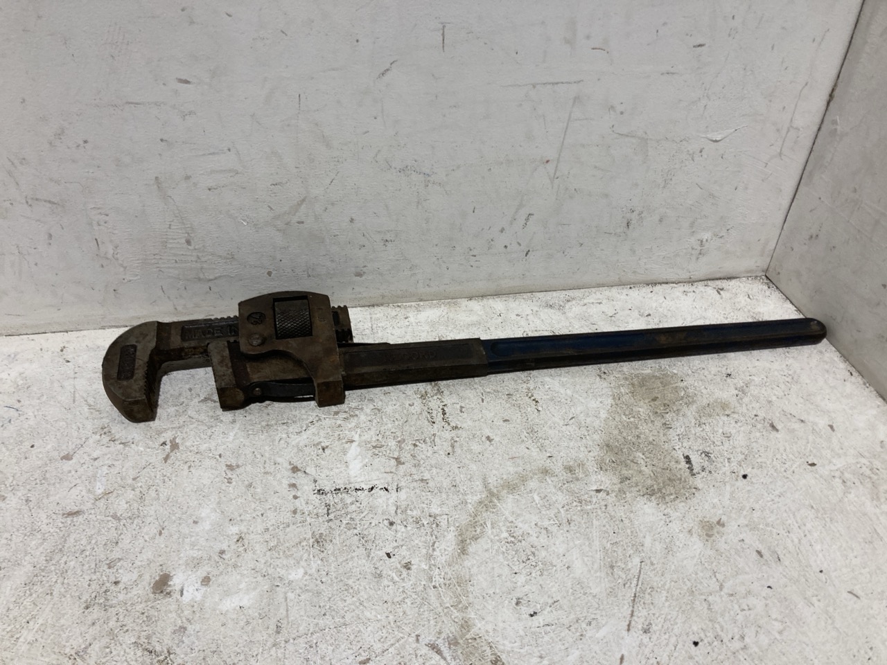 Lot 71  
            Birmingham - Collection Only 

                
ASSORTMENT OF TOOLS TO INCLUDE EXHAUST PIPE CUTTER