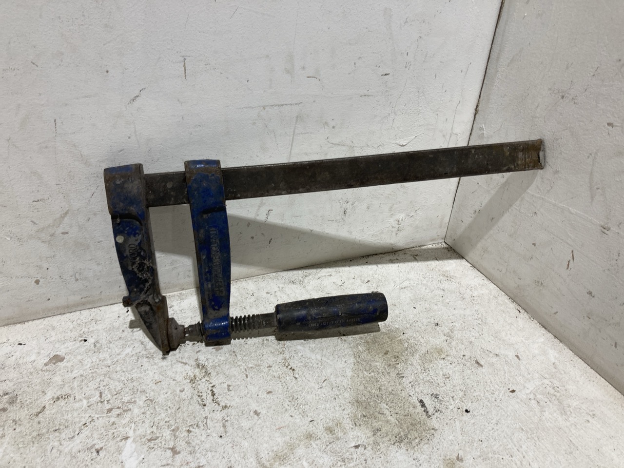 Lot 71  
            Birmingham - Collection Only 

                
ASSORTMENT OF TOOLS TO INCLUDE EXHAUST PIPE CUTTER