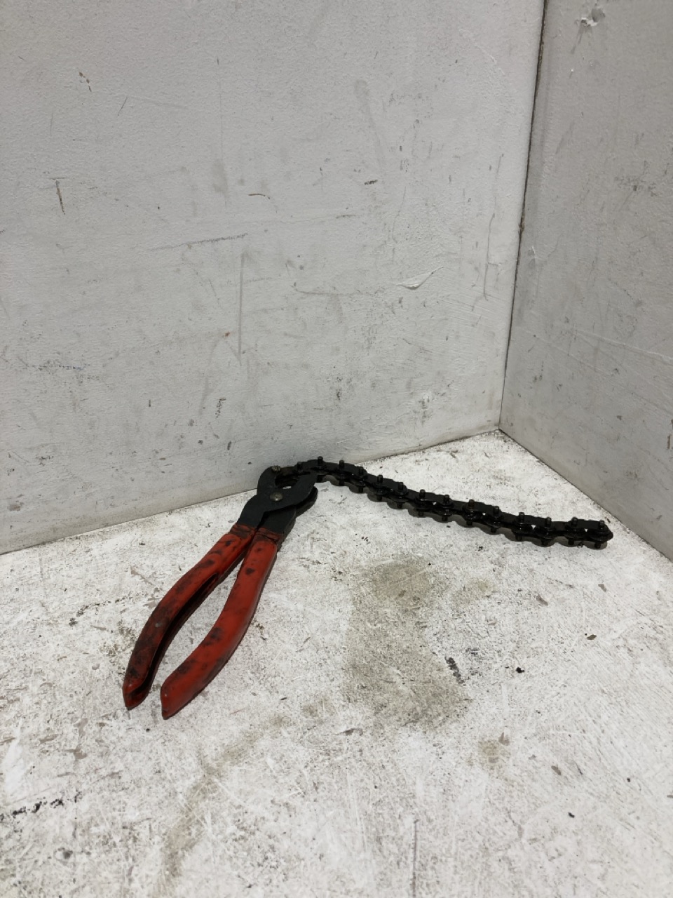 Lot 71  
            Birmingham - Collection Only 

                
ASSORTMENT OF TOOLS TO INCLUDE EXHAUST PIPE CUTTER