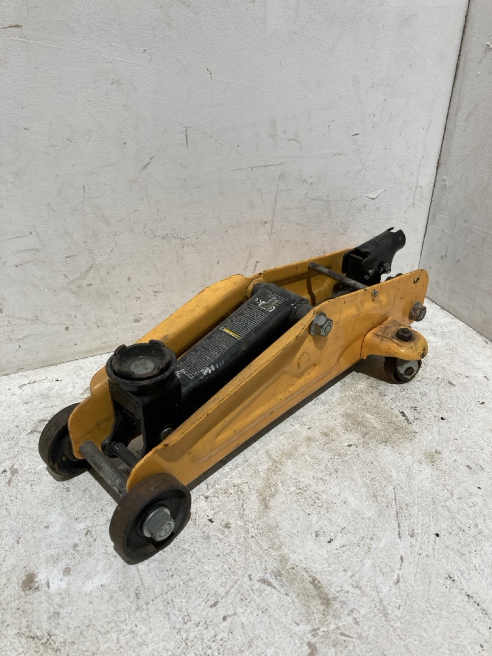 Lot 72  
            Birmingham - Collection Only 

                
ASSORTMENT OF TROLLEY JACKS