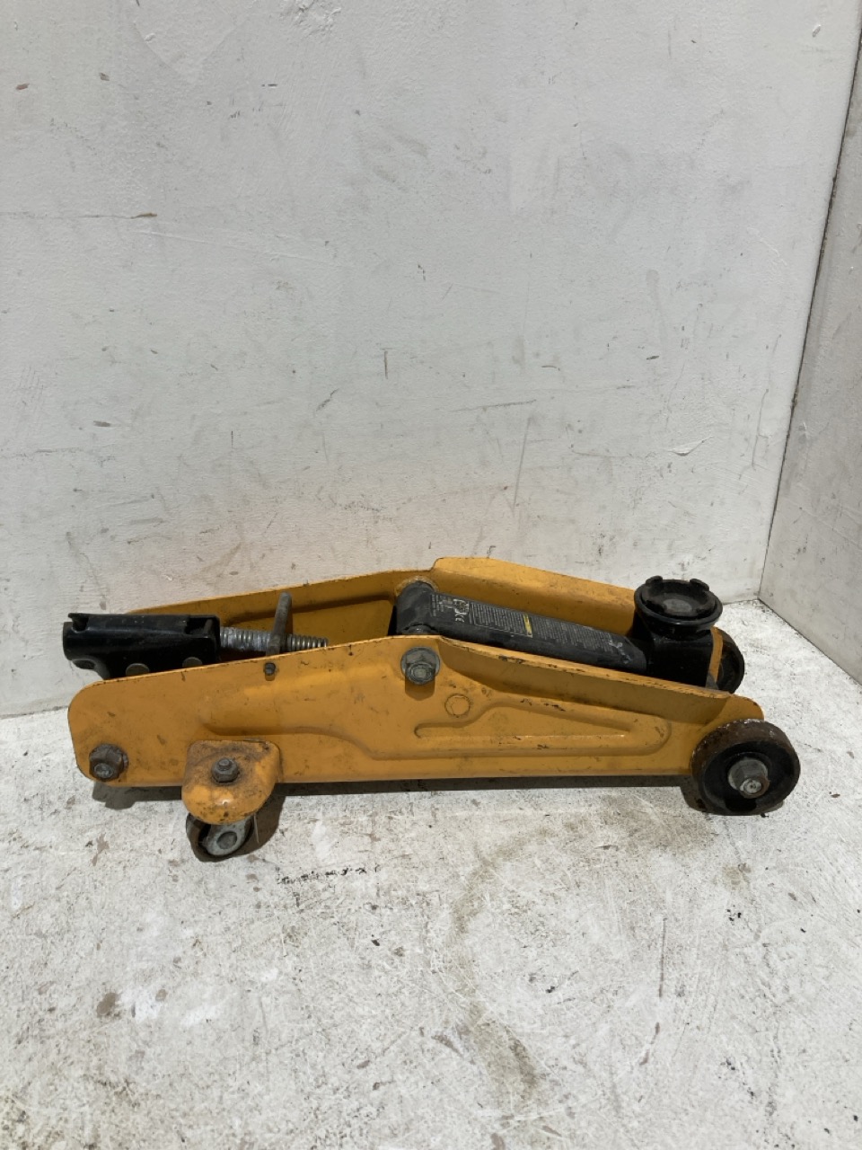 Lot 72  
            Birmingham - Collection Only 

                
ASSORTMENT OF TROLLEY JACKS