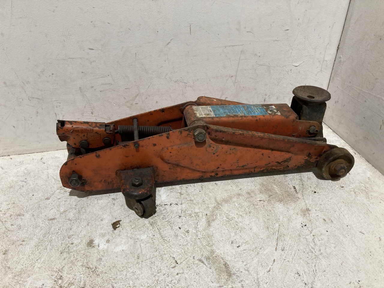 Lot 72  
            Birmingham - Collection Only 

                
ASSORTMENT OF TROLLEY JACKS