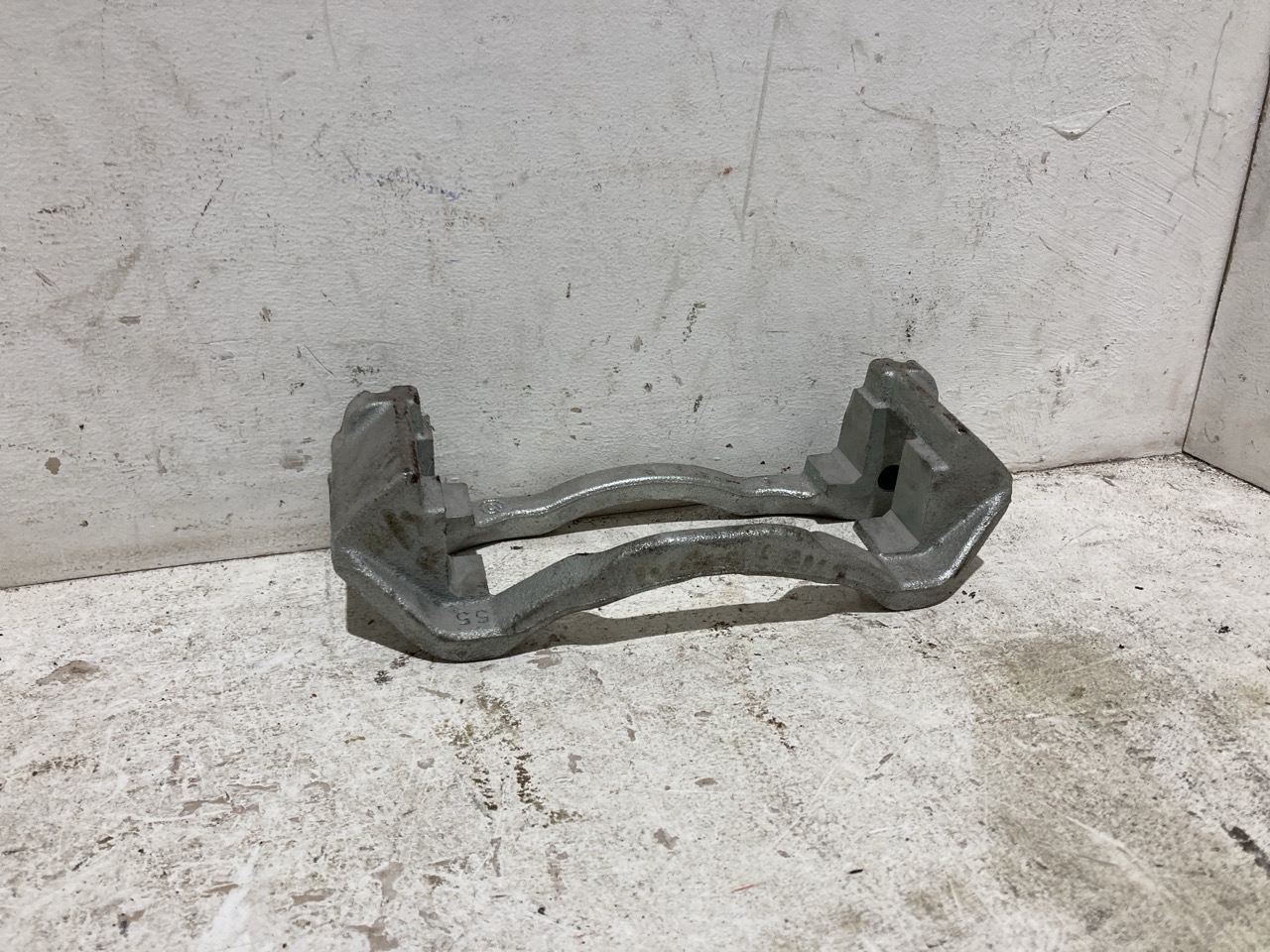 Lot 73  
            Birmingham - Collection Only 

                
ASSORTMENT OF PARTS TO INCLUDE A BRAKE CALIPER - Image 2