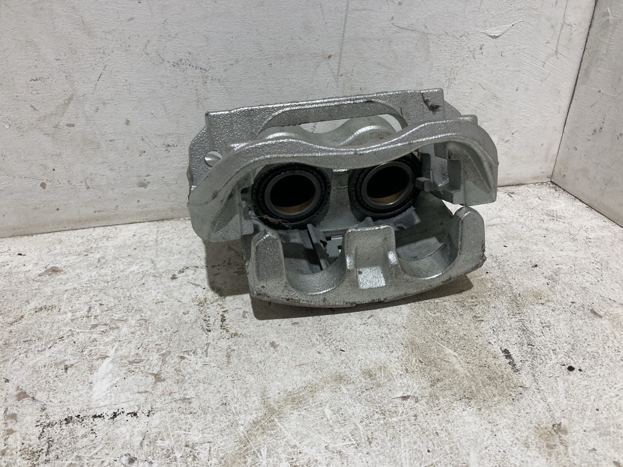 Lot 73  
            Birmingham - Collection Only 

                
ASSORTMENT OF PARTS TO INCLUDE A BRAKE CALIPER - Image 4