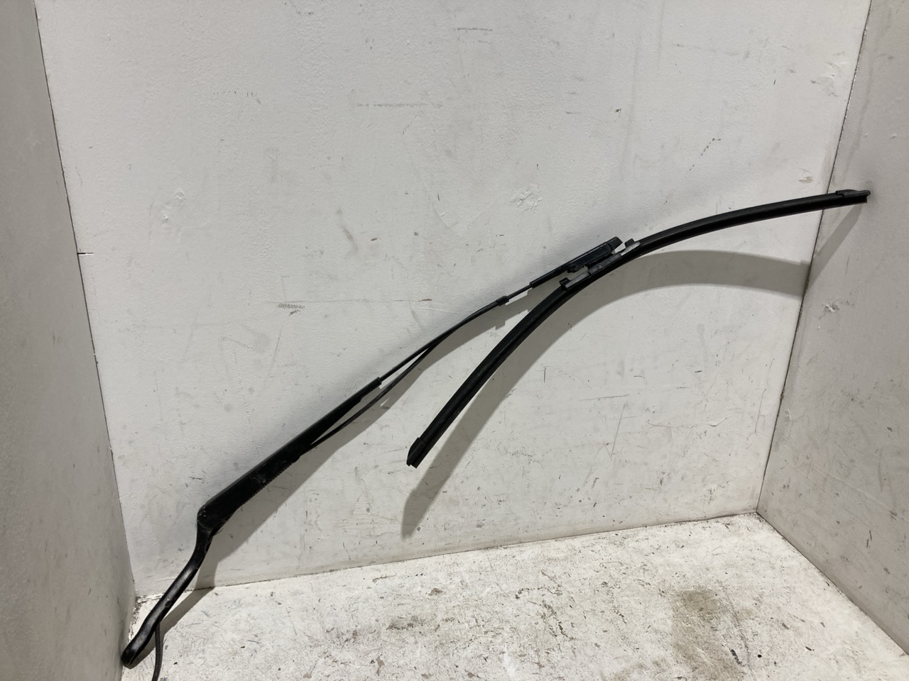 Lot 75  
            Birmingham - Collection Only 

                
ASSORTMENT OF LORRY PARTS TO INCLUDE WINDOW WIPERS - Image 2