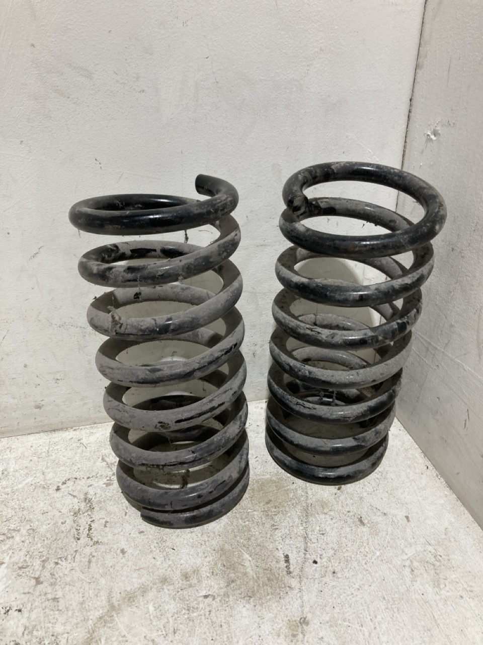 Lot 78  
            Birmingham - Collection Only 

                
ASSORTMENT OF PARTS TO INCLUDE SPRINGS