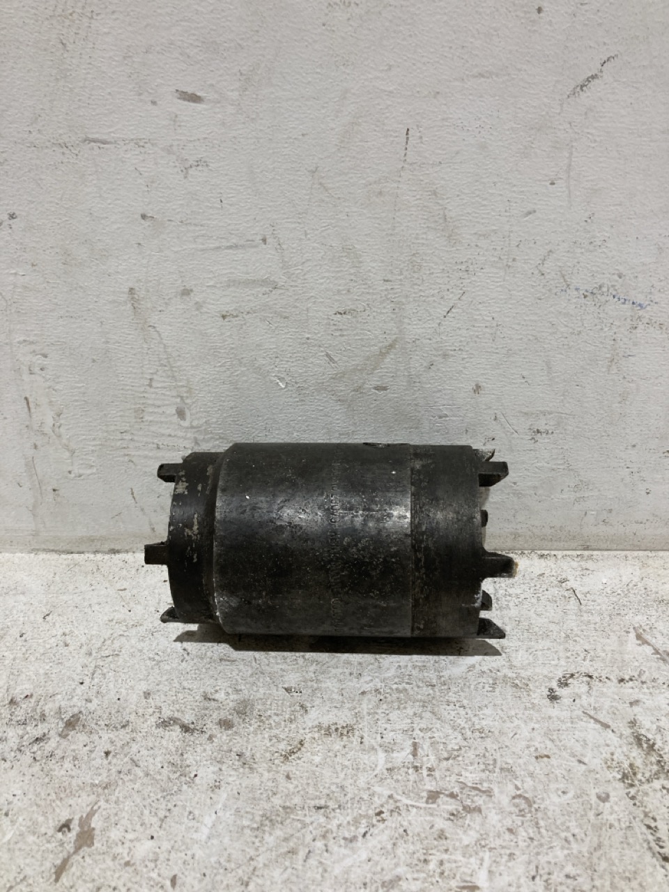 Lot 79  
            Birmingham - Collection Only 

                
ASSORTMENT OF TOOLS TO INCLUDE A SHOCK ABSORBER TOOL AND SOCKET - Image 2