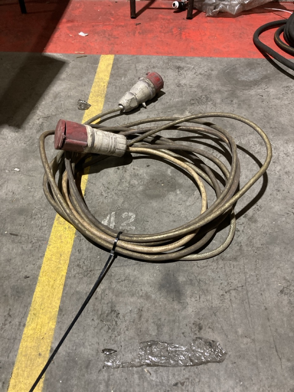 Lot 80  
            Birmingham - Collection Only 

                
ASSORTMENT OF POWER CABLES & HOSES - Image 3