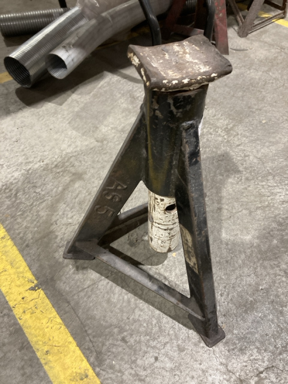 Lot 81  
            Birmingham - Collection Only 

                
4 X JACK STANDS - Image 2