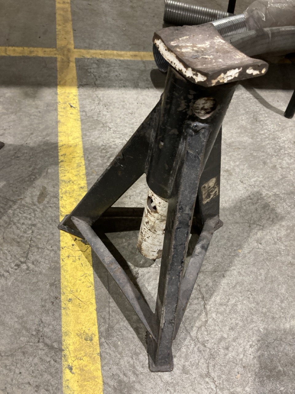 Lot 81  
            Birmingham - Collection Only 

                
4 X JACK STANDS - Image 3