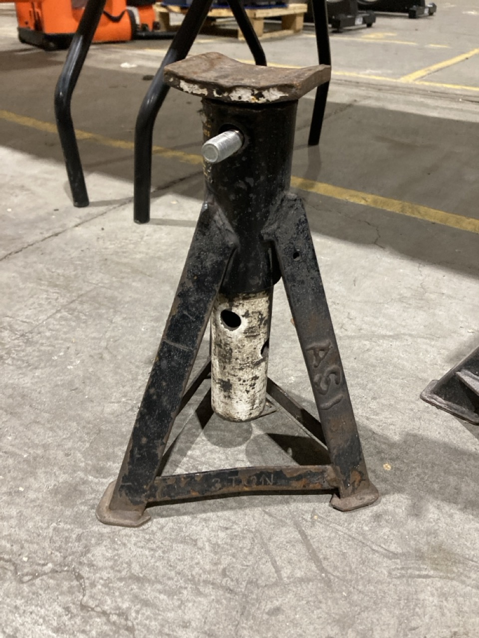 Lot 81  
            Birmingham - Collection Only 

                
4 X JACK STANDS - Image 4