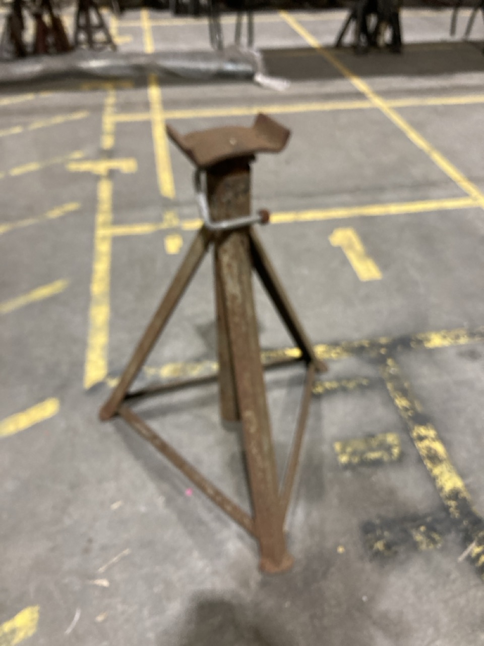 Lot 85  
            Birmingham - Collection Only 

                
3 X JACK STANDS - Image 2