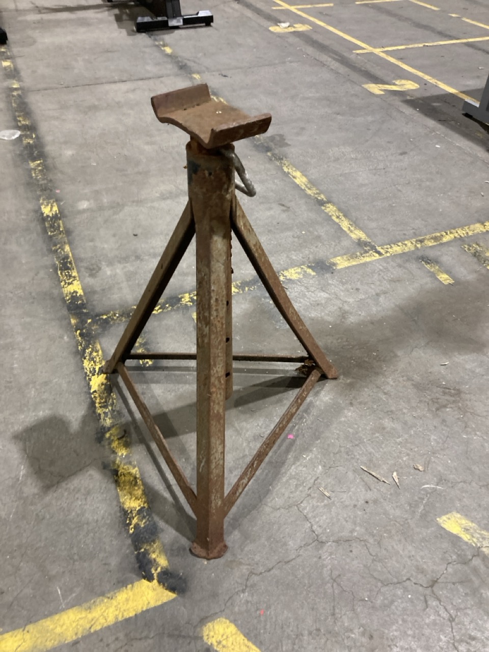 Lot 85  
            Birmingham - Collection Only 

                
3 X JACK STANDS - Image 3