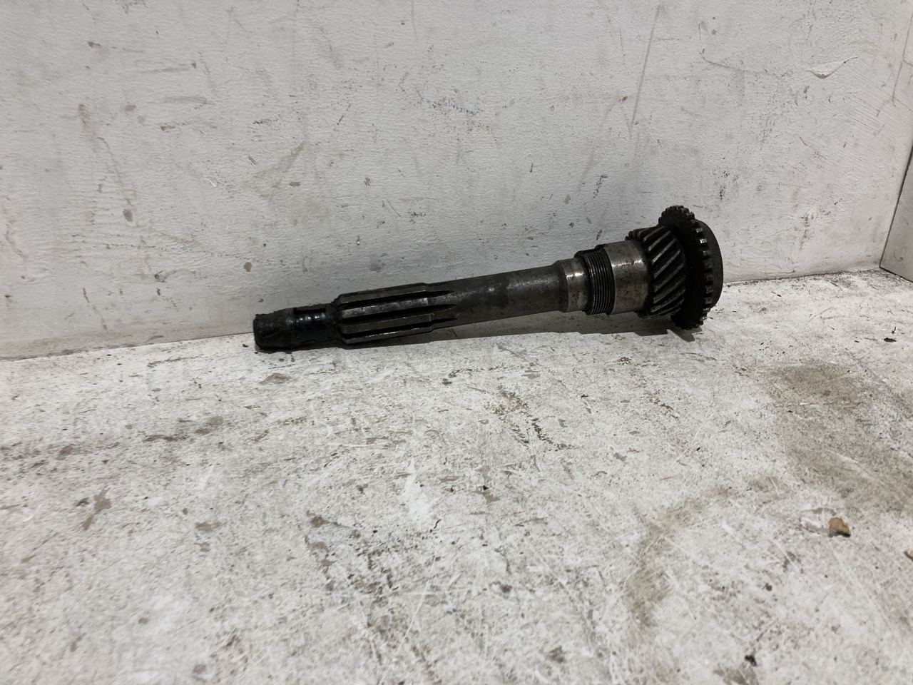 Lot 88  
            Birmingham - Collection Only 

                
ASSORTMENT OF PARTS TO INCLUDE GEARBOX INPUT SHAFT