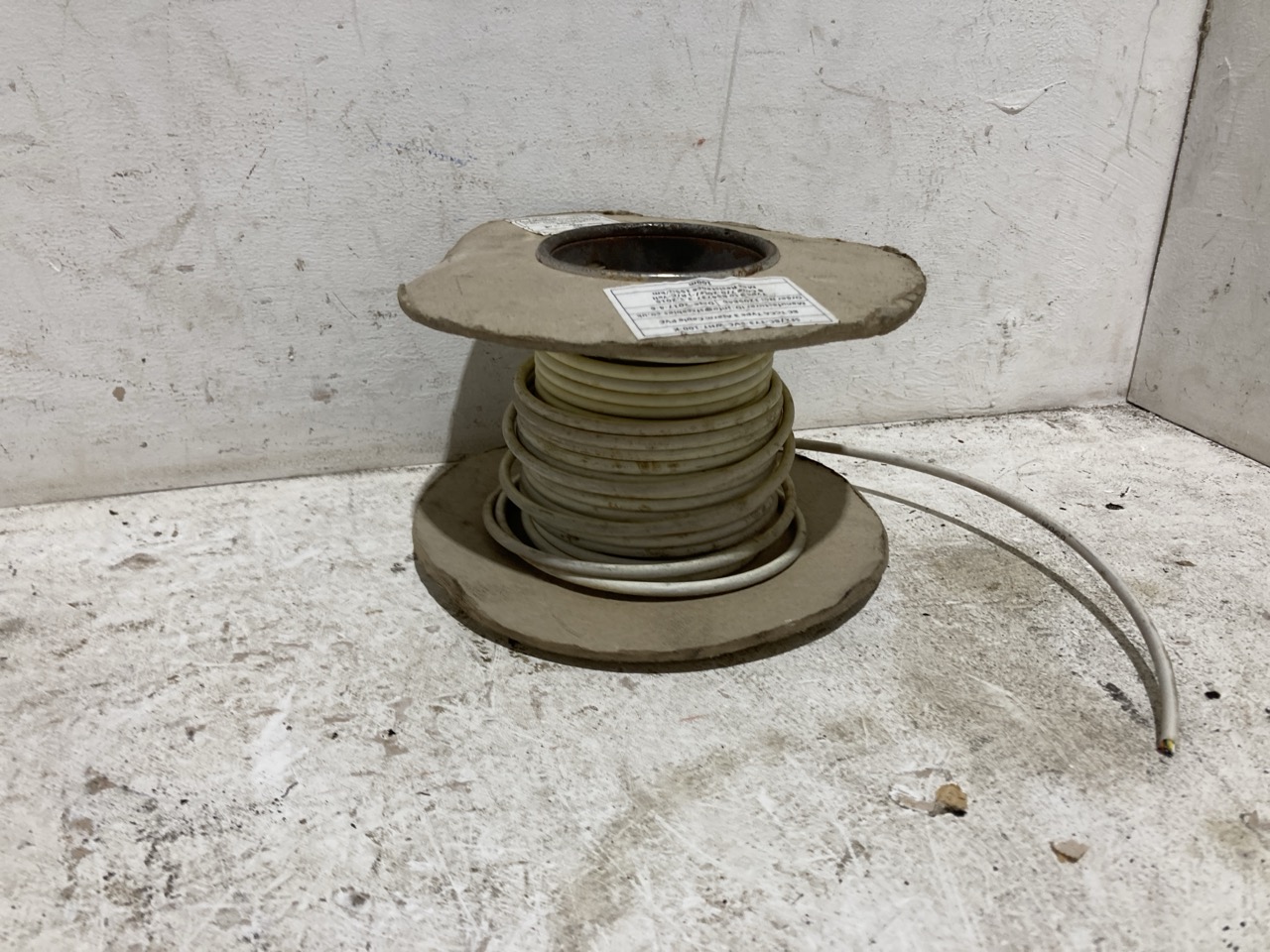 Lot 89  
            Birmingham - Collection Only 

                
ASSORTMENT OF TOOLS TO INCLUDE ELECTRICAL CABLE