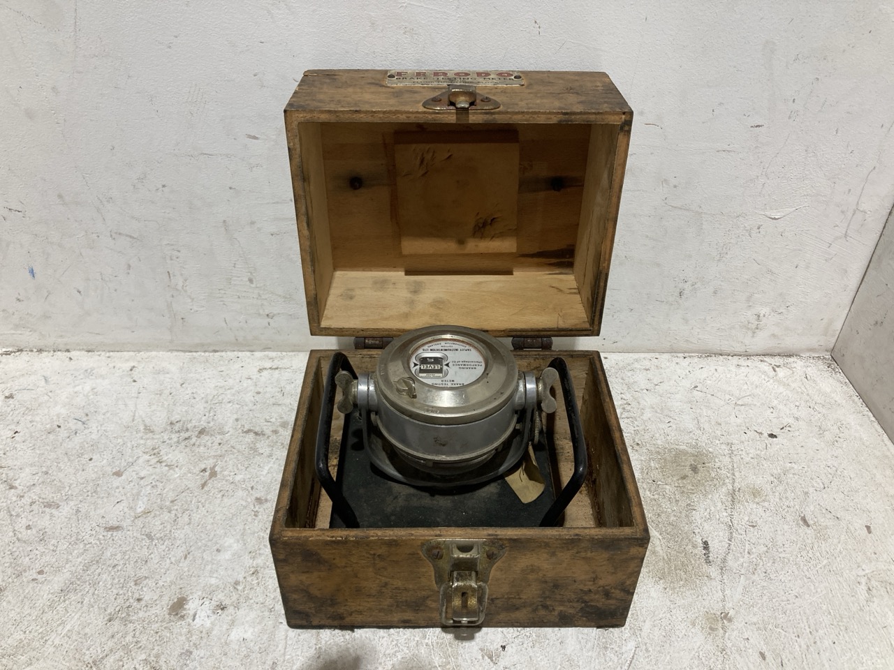 Lot 92  
            Birmingham - Collection Only 

                
ASSSORTMENT OF TOOLS TO INCLUDE A VICE
