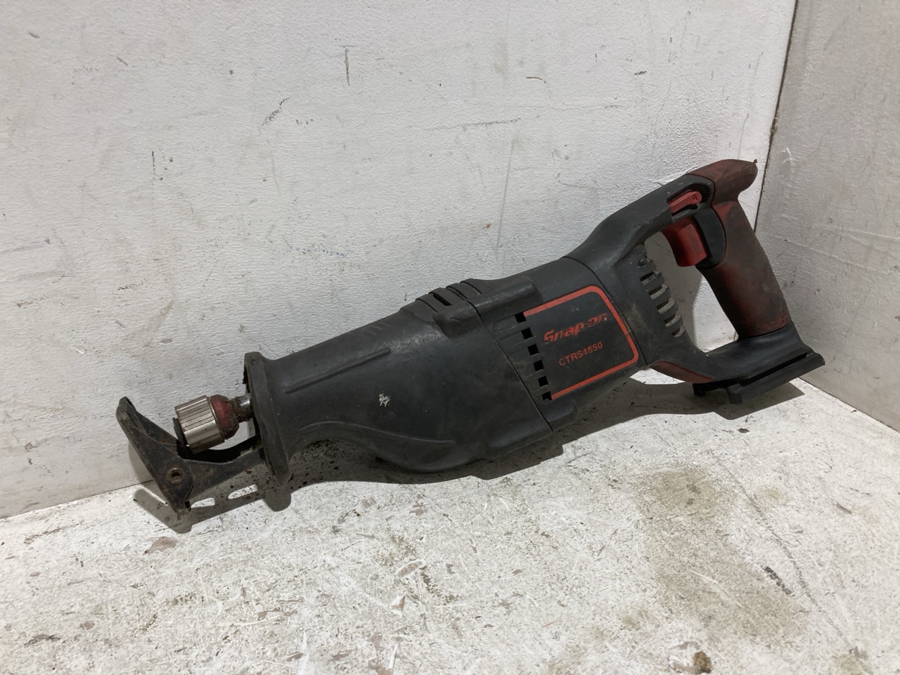 Lot 99  
            Birmingham - Collection Only 

                
ASSORTMENT OF TOOLS TO INCLUDE SNAP-ON RECIPROCATING SAW - Image 3