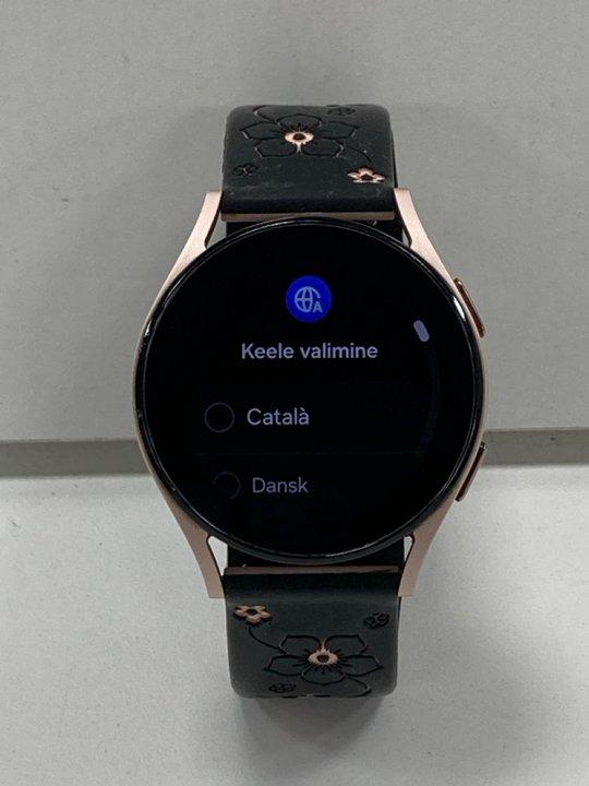 Lot 10  
            Marchington - Parcel Delivery Only 

                
SAMSUNG GALAXY WATCH4 SMARTWATCH IN PINK GOLD: MODEL NO SM-R860 (UNIT ONLY) [JPTM...